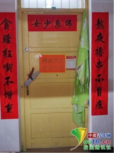 娱乐吃瓜酱对联怎么写,趣味横生，笑谈娱乐圈